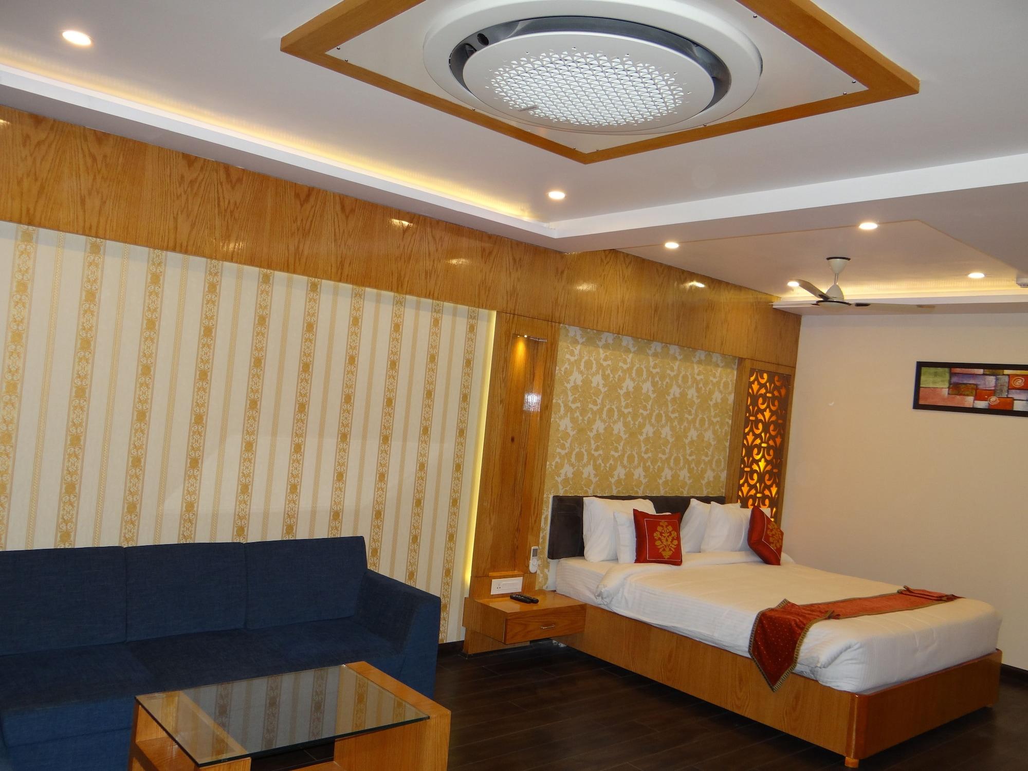 Hotel Tridev Варанаси Экстерьер фото