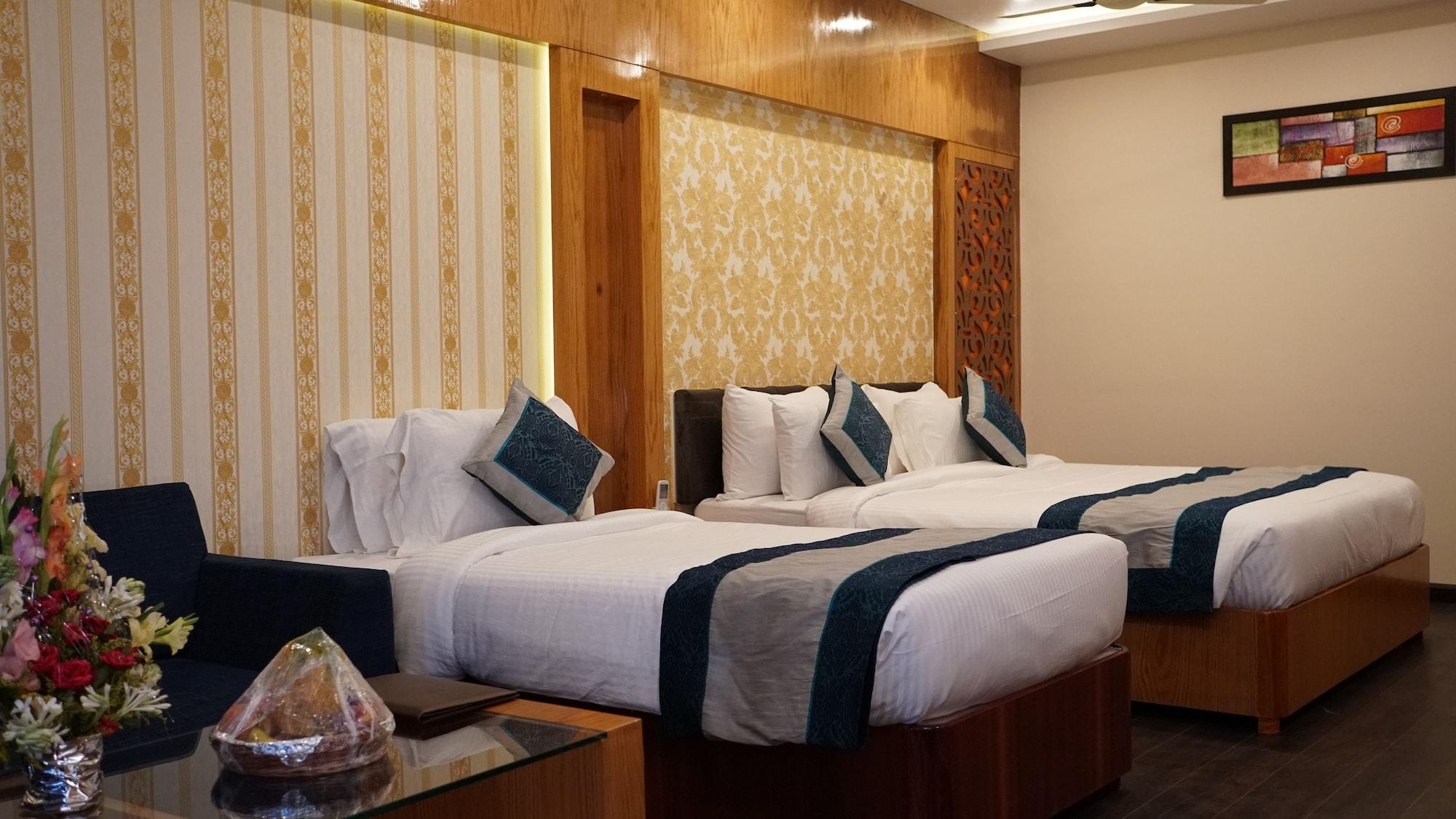 Hotel Tridev Варанаси Экстерьер фото
