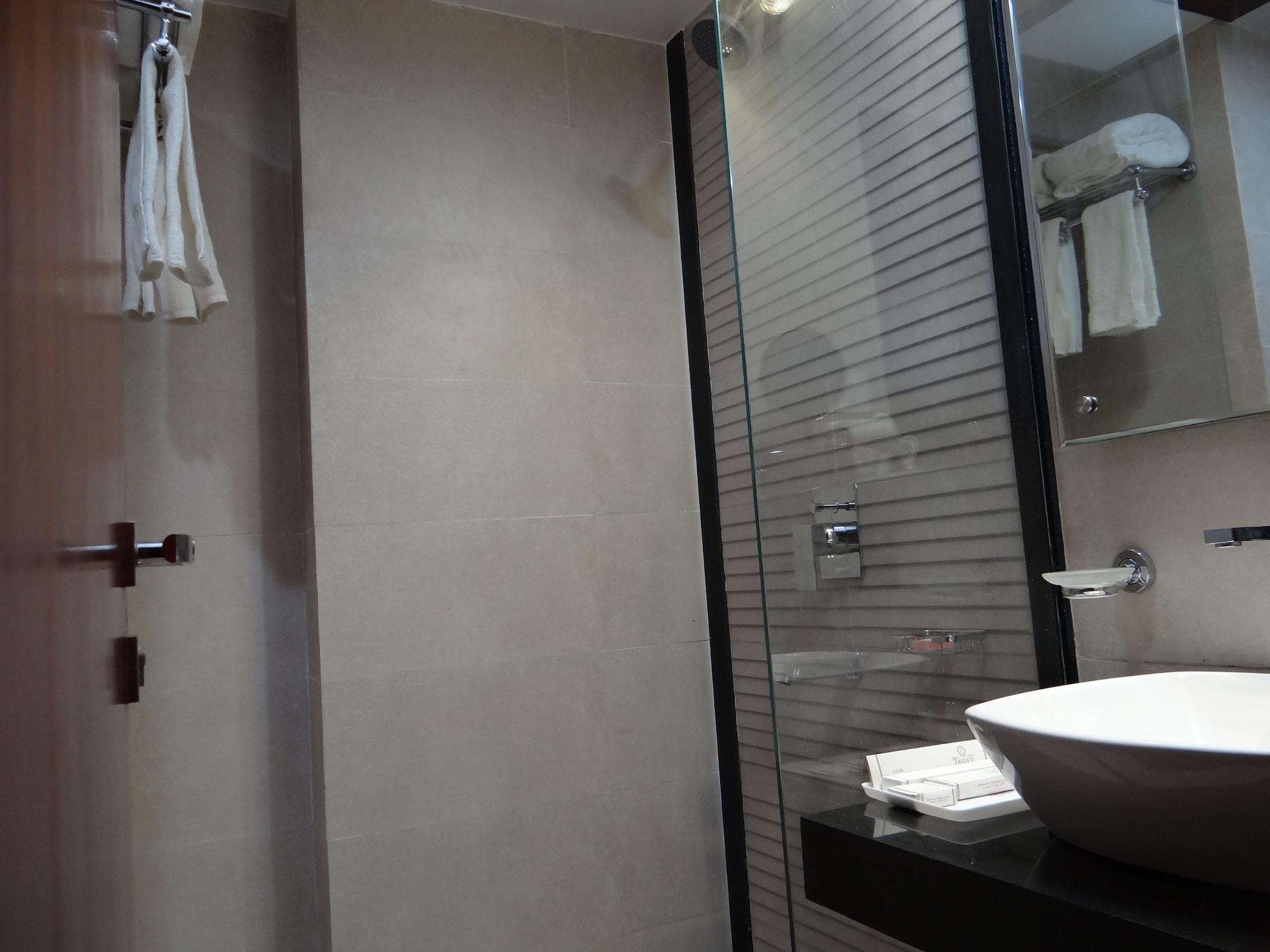 Hotel Tridev Варанаси Экстерьер фото
