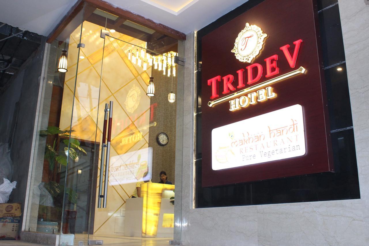 Hotel Tridev Варанаси Экстерьер фото