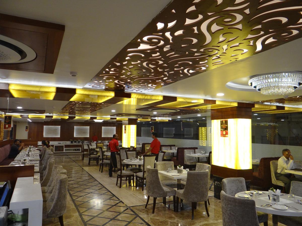 Hotel Tridev Варанаси Экстерьер фото