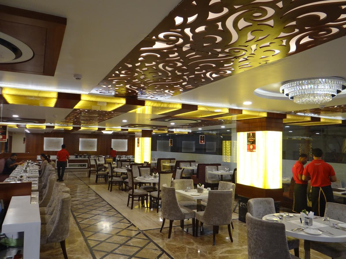 Hotel Tridev Варанаси Экстерьер фото