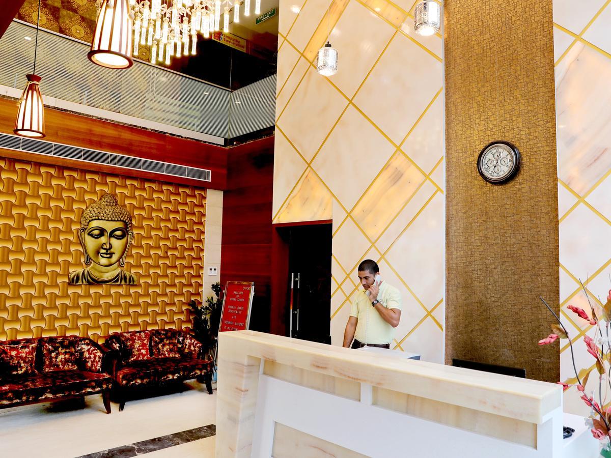 Hotel Tridev Варанаси Экстерьер фото