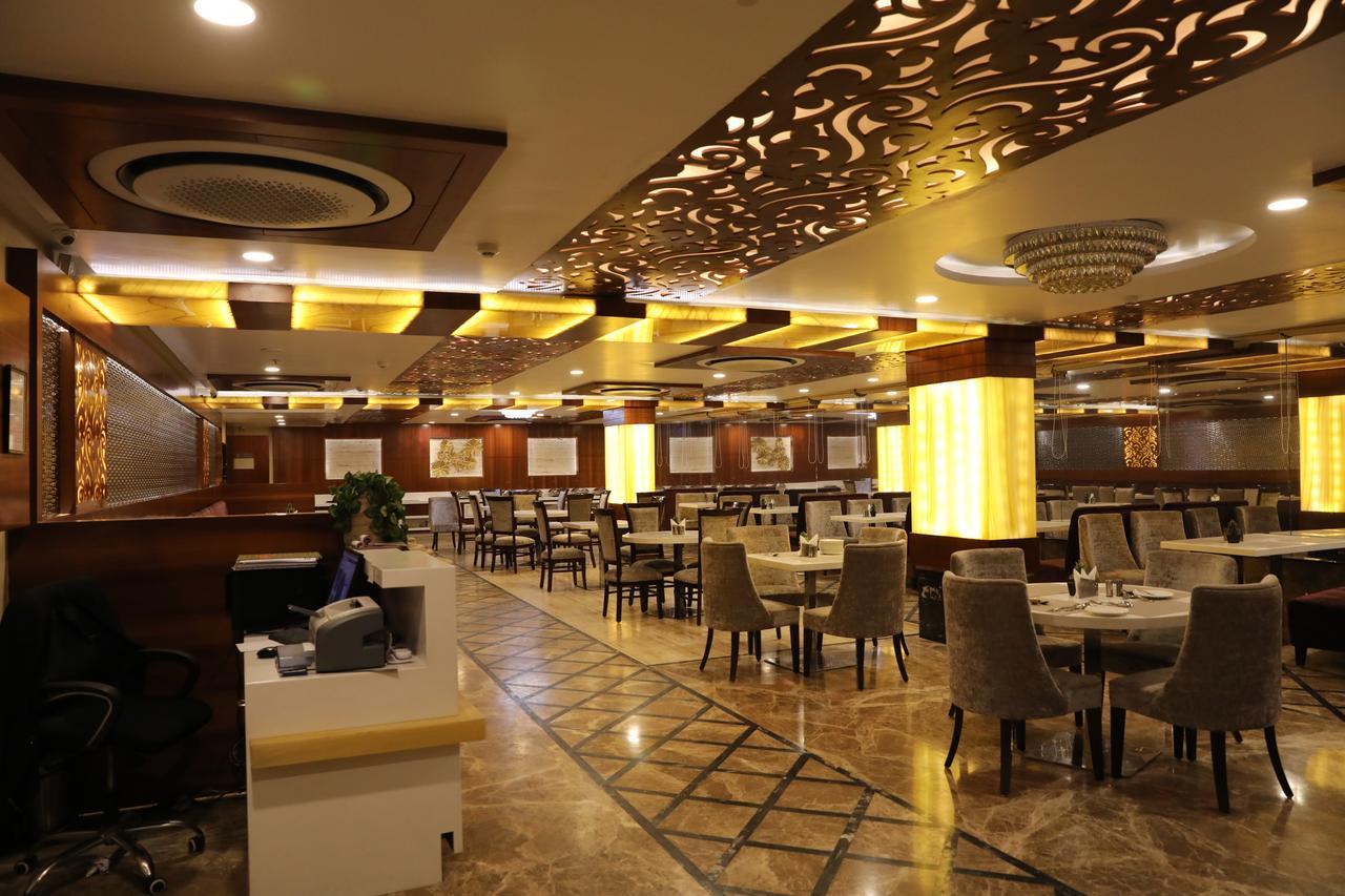 Hotel Tridev Варанаси Экстерьер фото